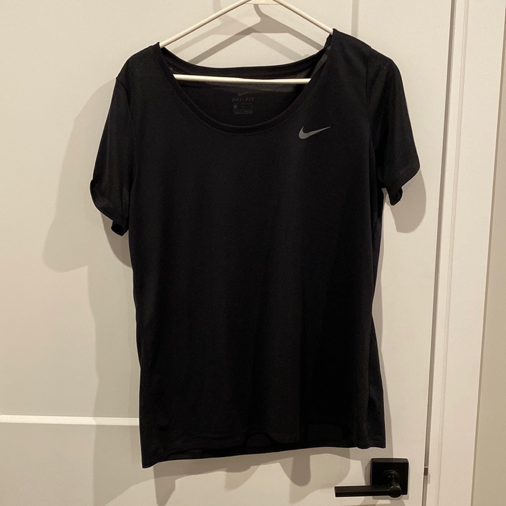 Women’s Nike drifit T-shirt